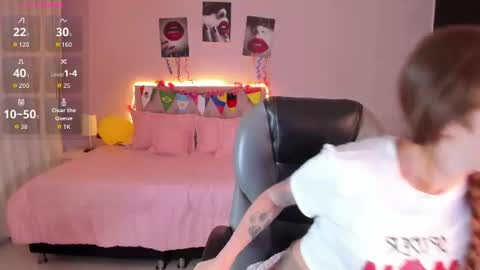 emily_warren__ online show from 06/29/26, 06:52