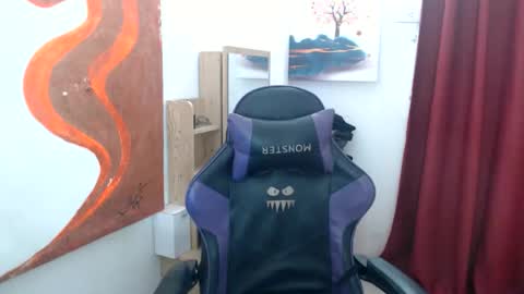 emily_xo143 online show from 05/24/26, 01:21