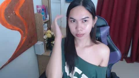 emily_xo143 online show from 06/04/26, 07:31