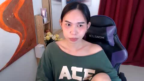 emily_xo143 online show from 06/11/26, 11:41