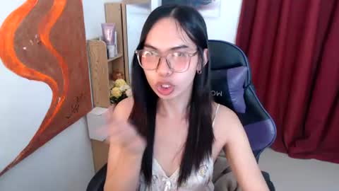 emily_xo143 online show from 06/12/26, 12:09