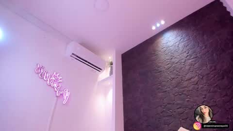 emilyallen_1 online show from 11/20/25, 04:01