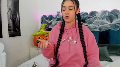 Snapshot of emilyandmarco_ chatting on 10/24/25, 11:34 Emilyyy online show from 10/24/25, 11:34