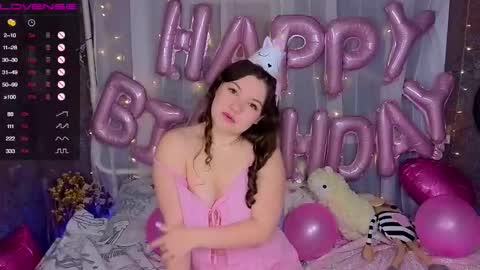 Snapshot of emilyart_ chatting on 10/05/25, 06:28 artist Emily online show from 10/05/25, 06:28