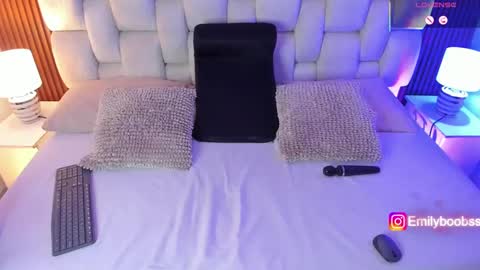 Emily online show from 10/01/25, 05:46