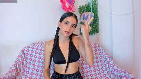 Snapshot of emilyclay_1 chatting on 12/16/25, 08:58 Sweet Emily online show from 12/16/25, 08:58