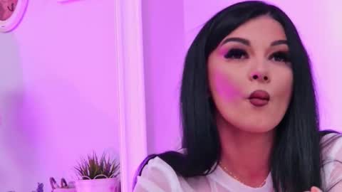 Snapshot of emilycolle_ chatting on 11/12/25, 08:19 Emily online show from 11/12/25, 08:19