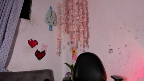 Emily online show from 06/04/26, 05:02
