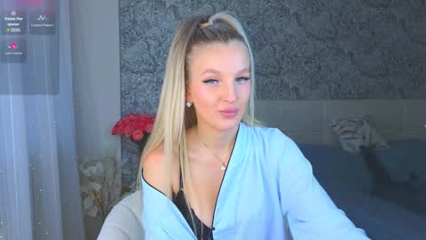 Snapshot of emilydancee chatting on 12/14/24, 03:07 emilydancee online show from 12/14/24, 03:07