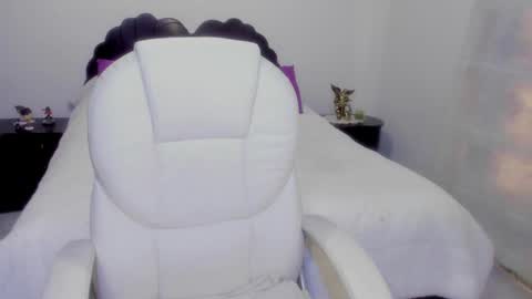 Snapshot of emilydolshe2 chatting on 01/27/25, 06:31 Emily Dolshe online show from 01/27/25, 06:31