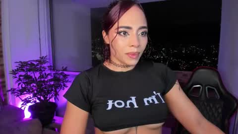 Snapshot of emilyfitness8 chatting on 09/30/25, 03:44 emily online show from 09/30/25, 03:44