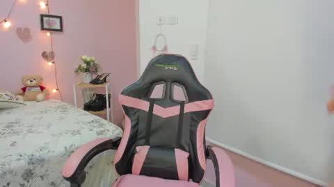 Emily online show from 06/08/26, 09:04