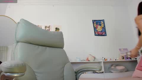 Snapshot of emilyincb1 chatting on 11/03/25, 01:19 first stream May 5 ig online show from 11/03/25, 01:19