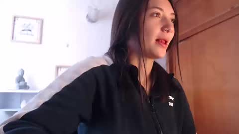 Emily Jang online show from 02/25/25, 05:15