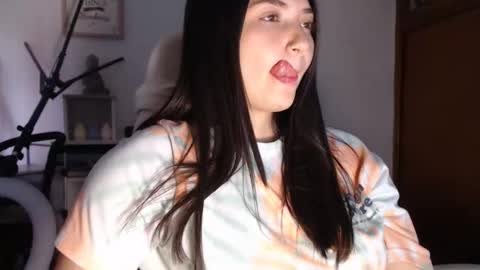 Emily Jang online show from 10/05/25, 06:39