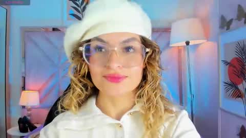 Snapshot of emilyjonesss_ chatting on 03/14/26, 07:52 Emilyjonnes online show from 03/14/26, 07:52