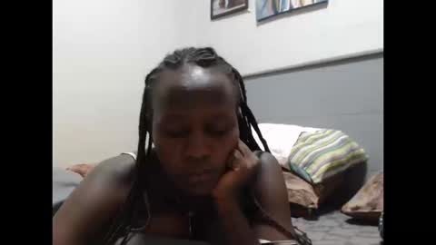 Snapshot of emilyposha chatting on 03/12/26, 11:00 Emilly online show from 03/12/26, 11:00
