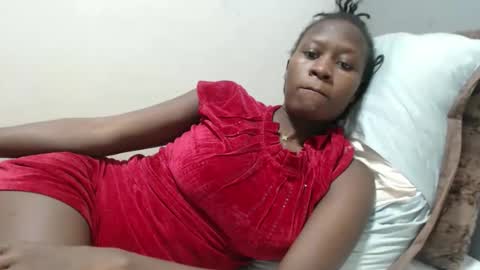 Snapshot of emilyposha chatting on 05/05/26, 07:44 Emilly online show from 05/05/26, 07:44