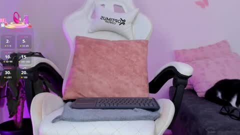 Snapshot of emilyrive chatting on 10/24/25, 09:44 Emily  online show from 10/24/25, 09:44