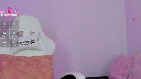 Snapshot of emilyrive chatting on 10/25/25, 09:20 Emily  online show from 10/25/25, 09:20