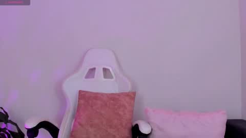 Snapshot of emilyrive chatting on 10/27/25, 10:14 Emily  online show from 10/27/25, 10:14