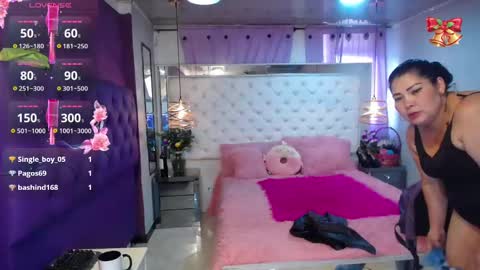 Snapshot of emilysander_ chatting on 12/19/24, 06:56 Emily online show from 12/19/24, 06:56