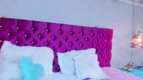 Snapshot of emilysander_ chatting on 01/11/25, 01:11 Emily online show from 01/11/25, 01:11