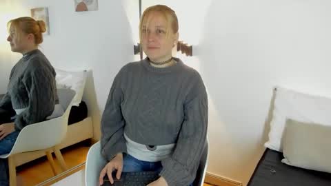 Snapshot of emilysumer chatting on 02/18/26, 03:13 Summer 3 online show from 02/18/26, 03:13