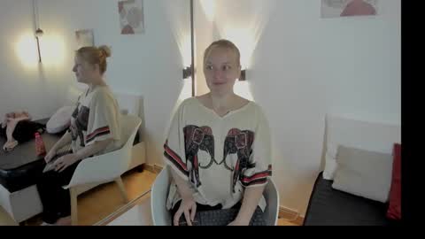 Snapshot of emilysumer chatting on 03/29/26, 08:42 Summer 3 online show from 03/29/26, 08:42