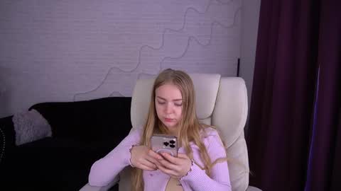 Snapshot of emilysunshines chatting on 10/19/25, 06:14 MY NAME IS Emily WELCOME EVERYONE I WILL BE HAPPY TO GIVE YOU WHAT YOU HAVE DREAMED OF FOR SO LONG online show from 10/19/25, 06:14