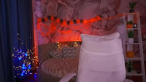 Snapshot of emilysunshines chatting on 10/29/25, 07:10 MY NAME IS Emily WELCOME EVERYONE I WILL BE HAPPY TO GIVE YOU WHAT YOU HAVE DREAMED OF FOR SO LONG online show from 10/29/25, 07:10