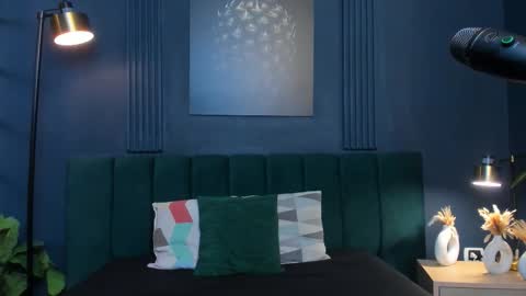 Snapshot of emilythyson chatting on 09/18/25, 12:18 Emily Thyson online show from 09/18/25, 12:18