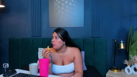 Snapshot of emilythyson chatting on 10/29/25, 12:07 Emily Thyson online show from 10/29/25, 12:07