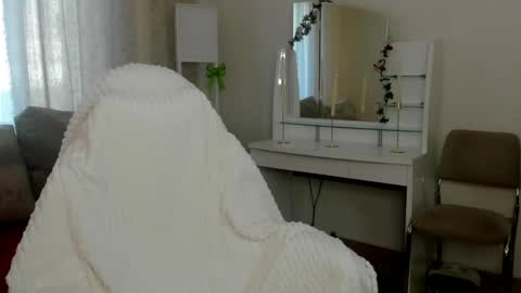 Snapshot of emilytrase chatting on 05/11/26, 01:00 Betty online show from 05/11/26, 01:00