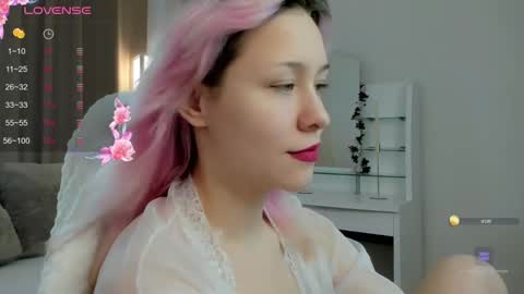 Snapshot of emilytrase chatting on 06/10/26, 01:17 Betty online show from 06/10/26, 01:17