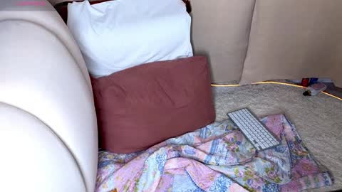 Snapshot of emilytrays chatting on 04/09/26, 06:19 Emily wish-list online show from 04/09/26, 06:19