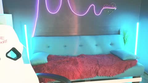 Emily online show from 02/01/25, 04:56