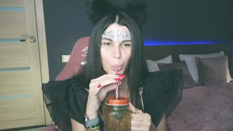 Emily online show from 02/02/25, 11:08