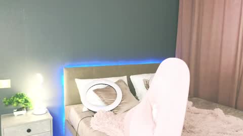 Emily online show from 02/09/25, 08:11