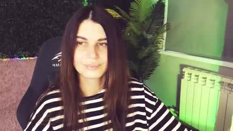 Emily online show from 10/04/25, 01:58