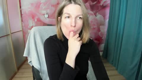 EmilyWalkers online show from 12/11/24, 10:47