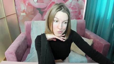 EmilyWalkers online show from 12/19/24, 10:13