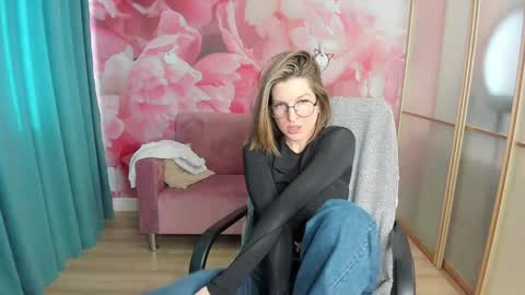 EmilyWalkers online show from 01/03/25, 09:58