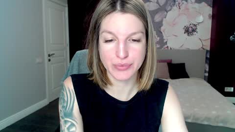 EmilyWalkers online show from 01/15/25, 07:37