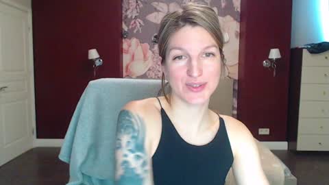 EmilyWalkers online show from 01/22/25, 10:50