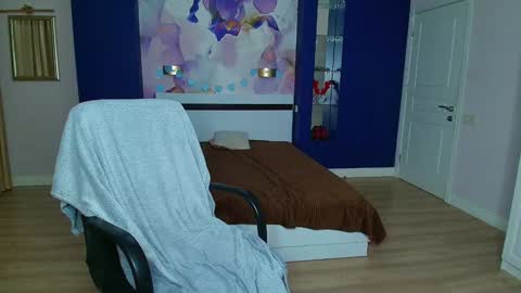 EmilyWalkers online show from 02/04/25, 08:38