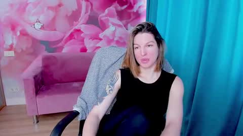 EmilyWalkers online show from 02/10/25, 08:09