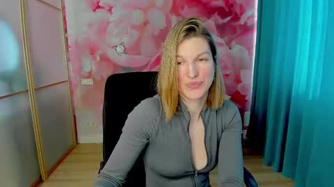 EmilyWalkers online show from 02/21/25, 10:39