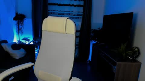 Emily online show from 02/04/25, 06:14