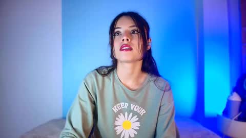 Snapshot of emilywithe_ chatting on 02/21/25, 03:12    online show from 02/21/25, 03:12